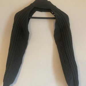 Windsors Shrug sweater -looks like the picture but forest green